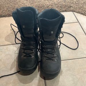 Danner wildland fire fighting resistant hiking / working boots
